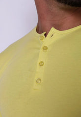CAMISETA SLIM HENLEY CANELADA AMARELA - CW STORE