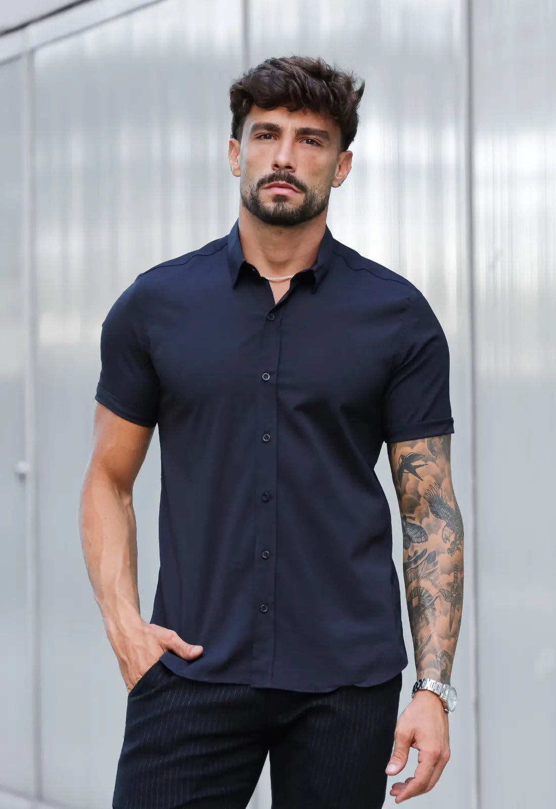 CAMISA MANGA CURTA COM ELASTANO PRETA CW STORE