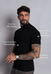 Camiseta Slim Gola Alta Preta CW STORE