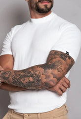 Camiseta Canelada Gola Média Masculina Branca – textura diferenciada | CW Store
