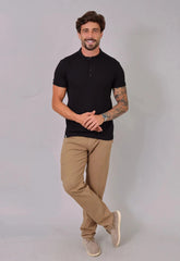 Camiseta Henley Slim Tricot com Elastano Masculina Preta – caimento slim que valoriza o corpo | CW Store