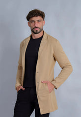 Sobretudo masculino slim de moletinho bege com modelagem alongada e tecido macio — moda masculina CW Store