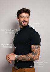 Camiseta Slim Gola Alta Preta CW STORE
