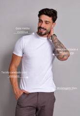 Camiseta Slim Gola Média Branca CW STORE