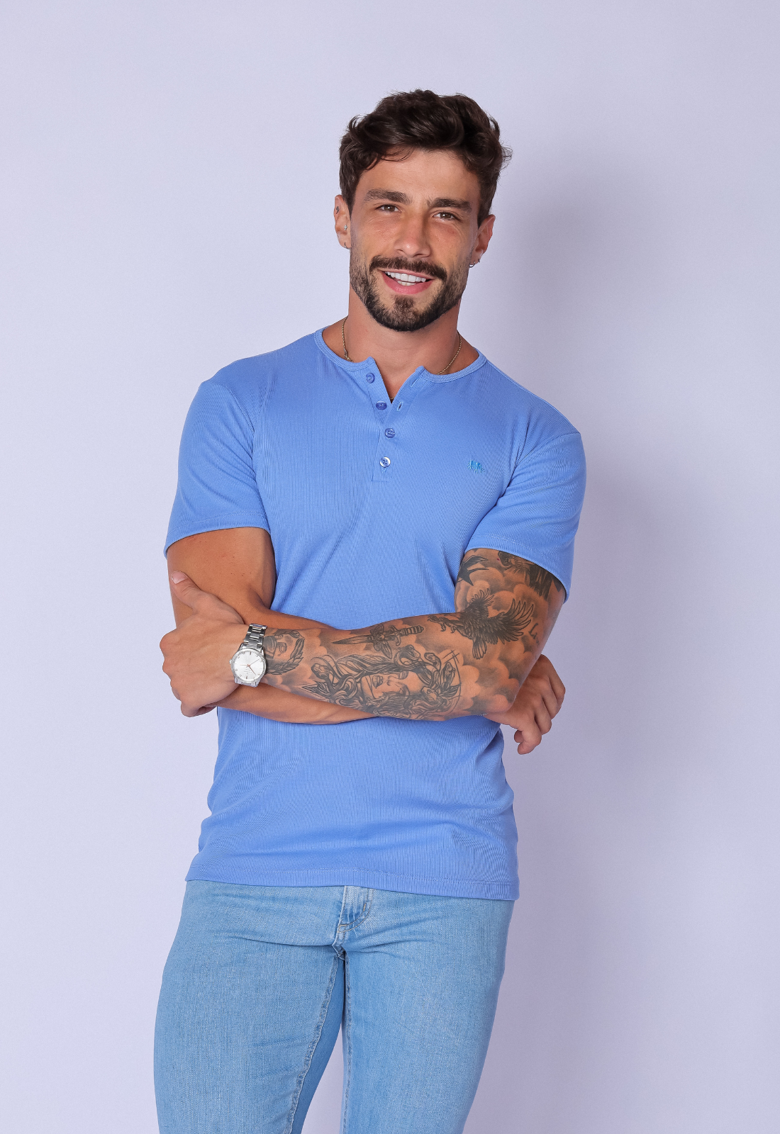 CAMISETA SLIM HENLEY CANELADA AZUL CLARO