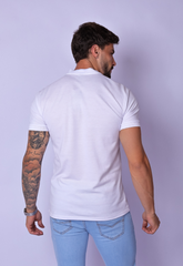 CAMISETA SLIM GOLA PADRE COM ZÍPER BRANCA