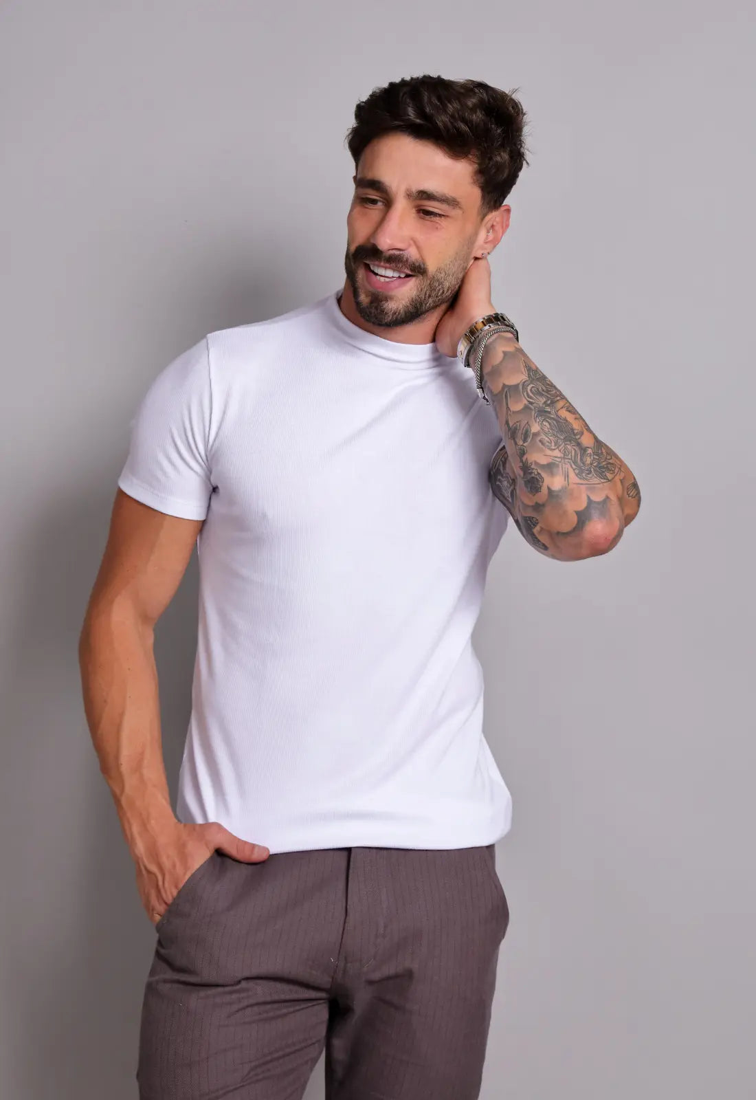 CAMISETA SLIM GOLA CONTINUA CANELADA BRANCA