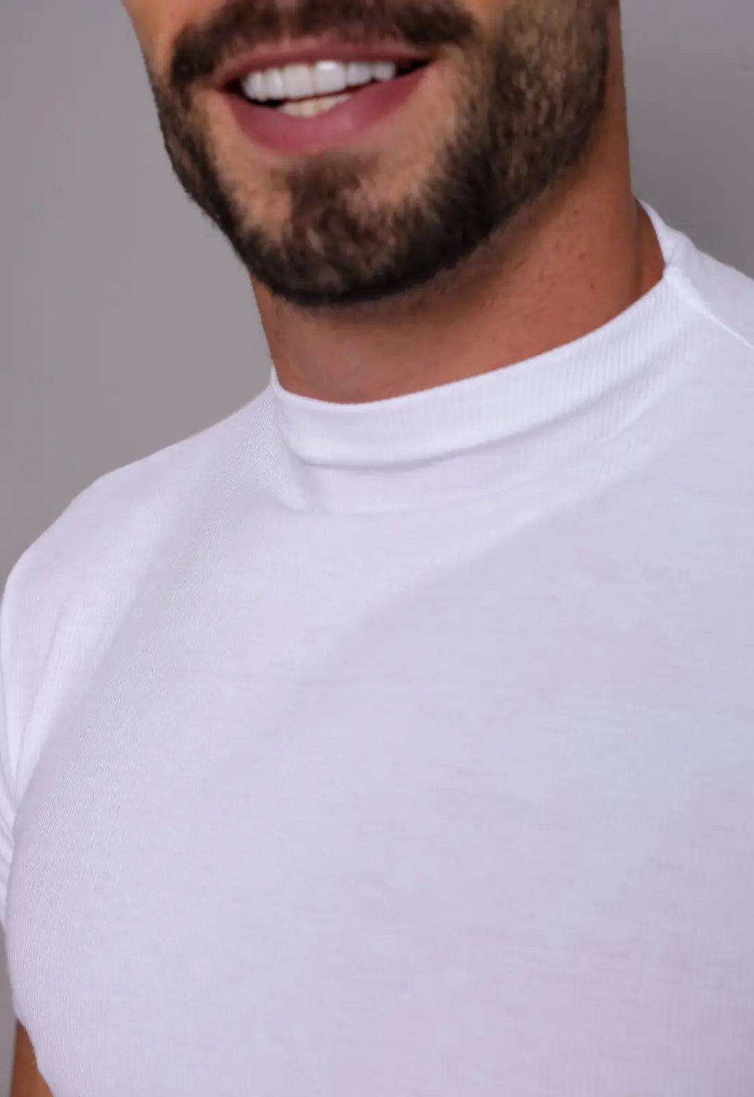 CAMISETA SLIM GOLA CONTINUA CANELADA BRANCA