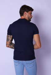 CAMISETA SLIM GOLA PADRE COM ZÍPER AZUL MARINHO