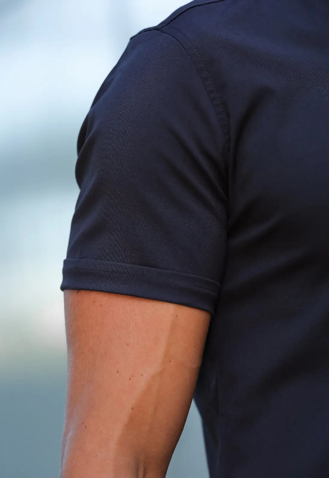 CAMISA MANGA CURTA COM ELASTANO PRETA CW STORE