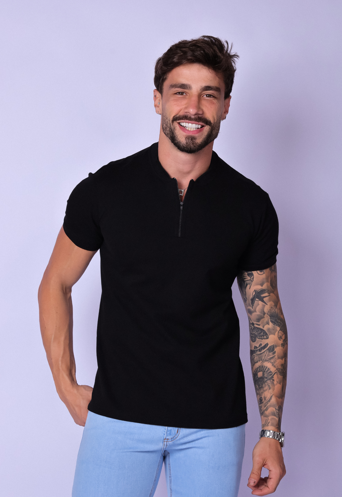 CAMISETA SLIM GOLA PADRE COM ZÍPER PRETA