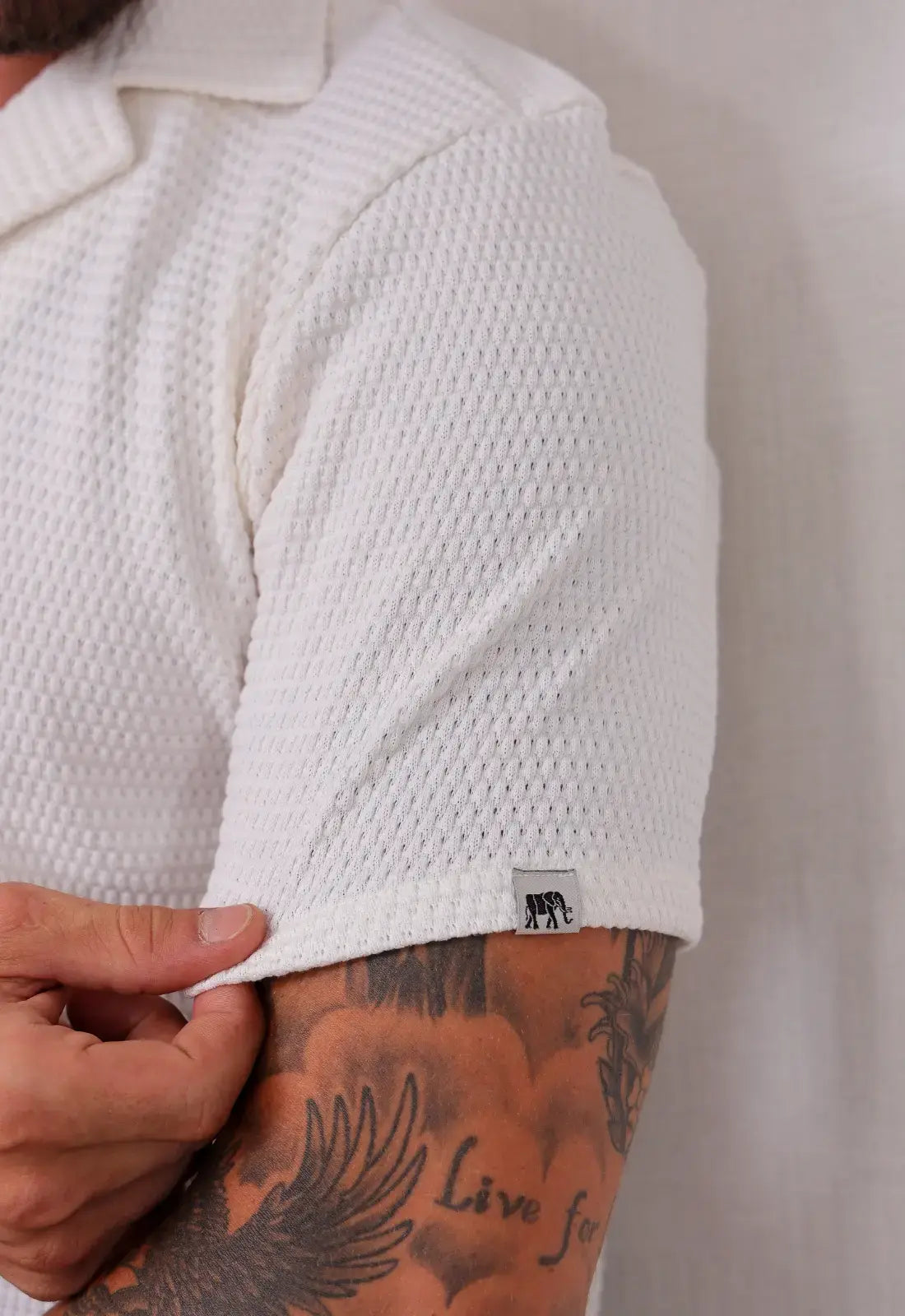 Camisa Masculina Tricot Touch Branca – textura diferenciada do tecido | CW Store