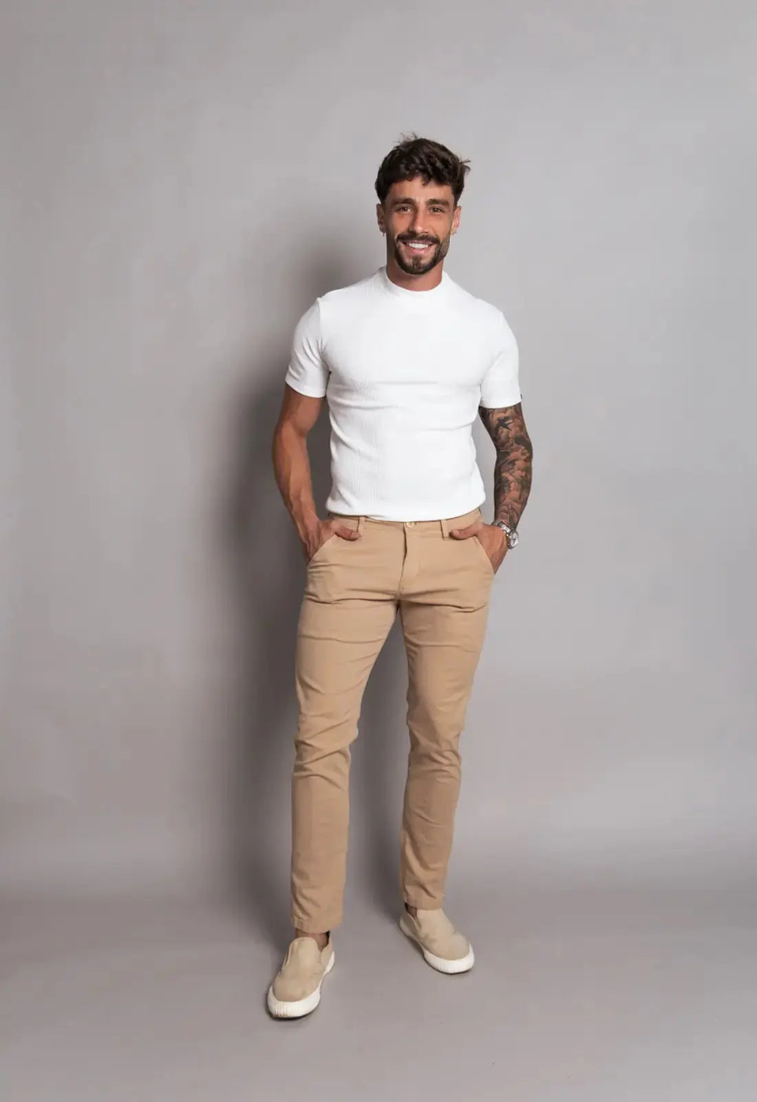 Camiseta Canelada Gola Média Masculina Branca – versátil para diversos looks | CW Store