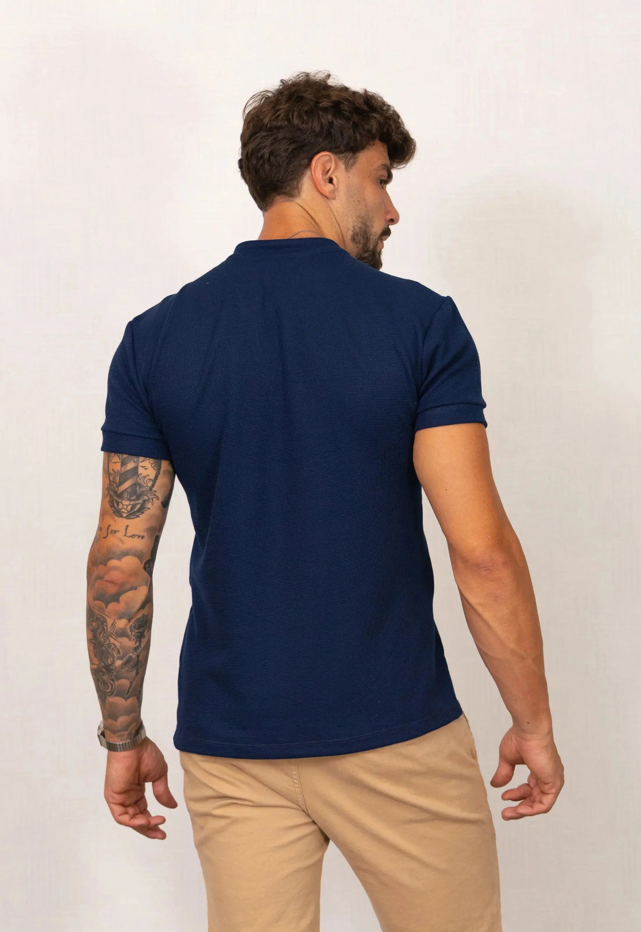 Camiseta Henley Slim Tricot com Elastano Masculina Azul Marinho – toque macio e textura diferenciada | CW Store