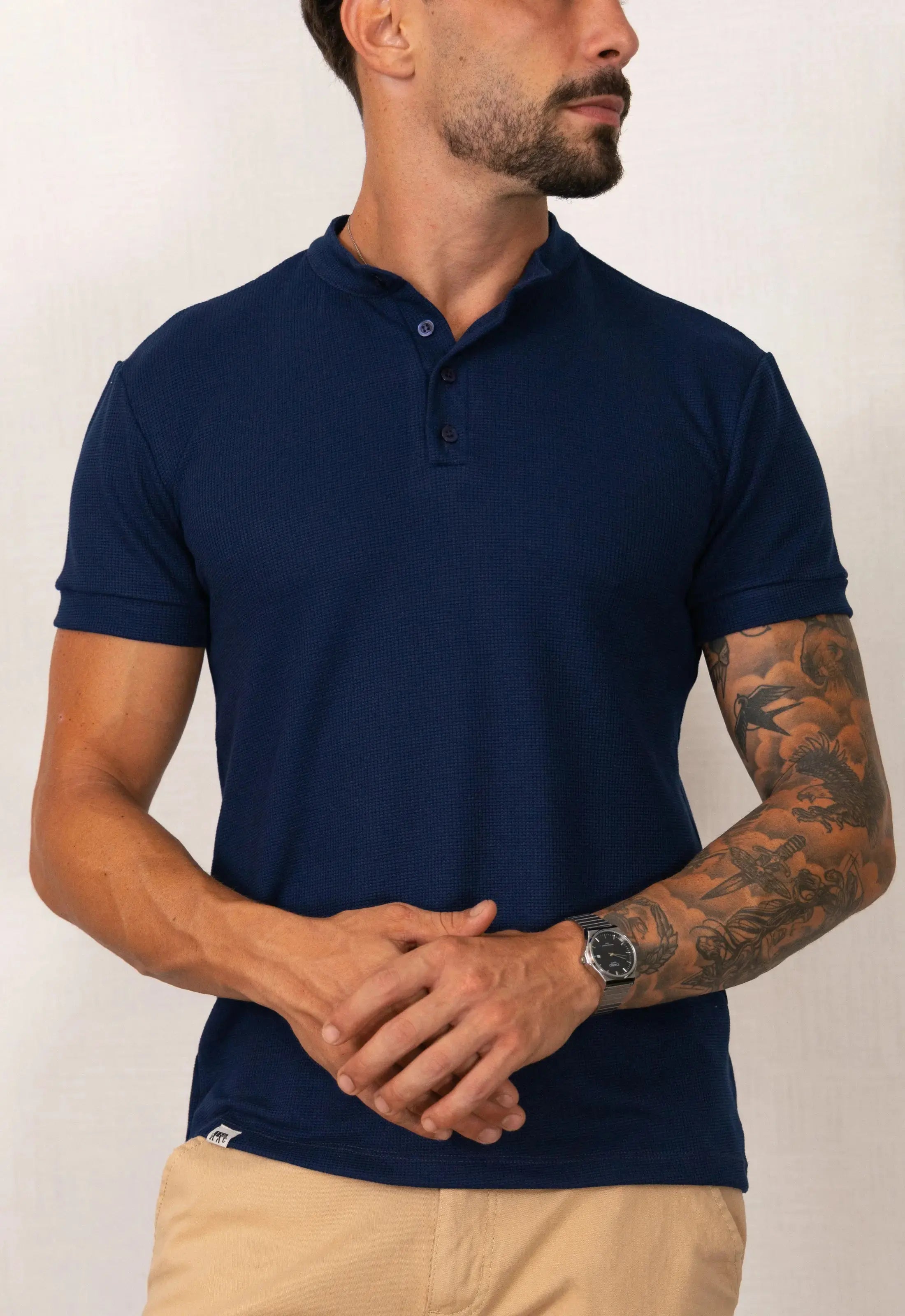 Camiseta Henley Slim Tricot com Elastano Masculina Azul Marinho – casual e sofisticado ao mesmo tempo | CW Store