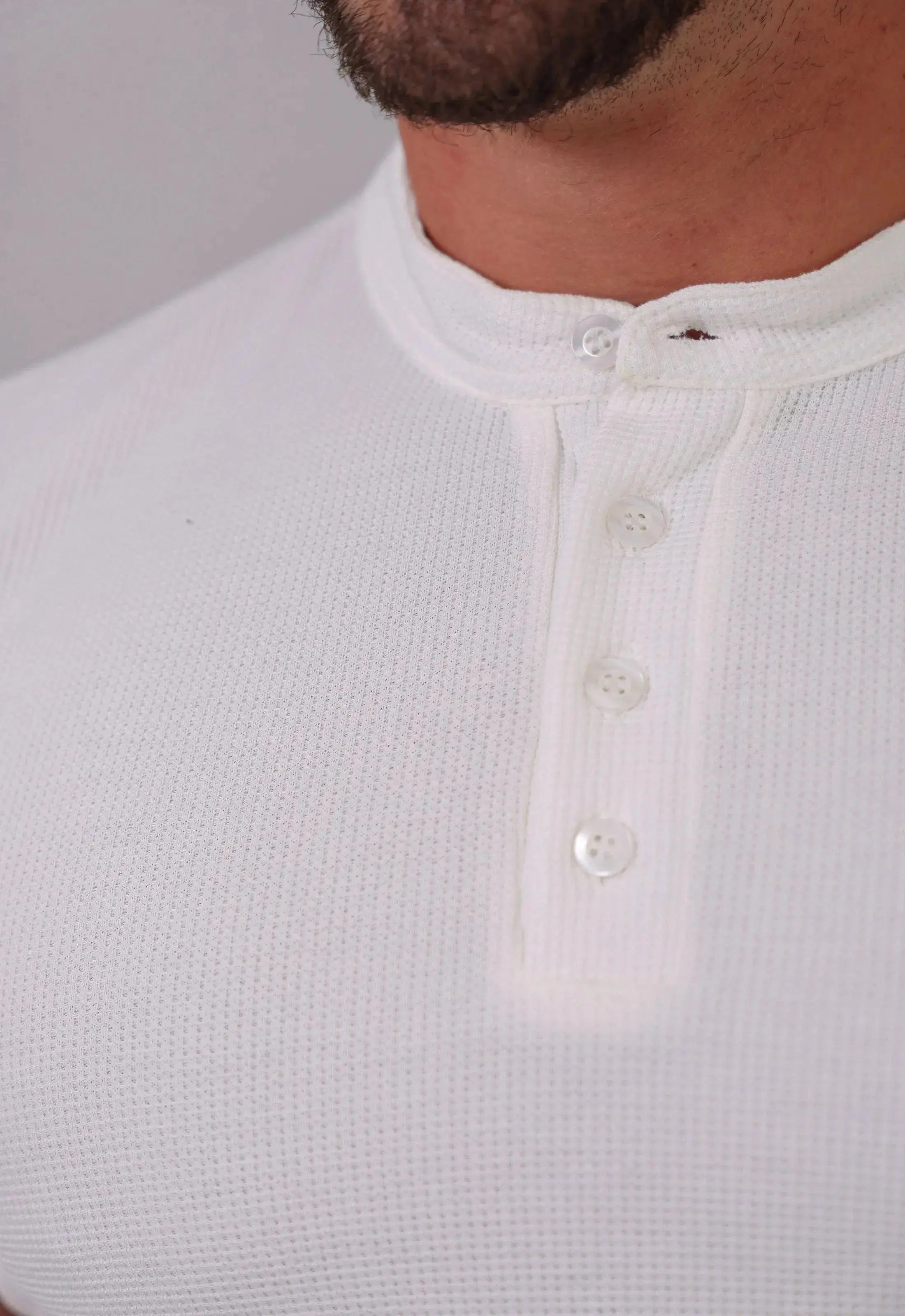 Camiseta Henley Slim Tricot com Elastano Masculina Branca – abertura frontal em botões | CW Store
