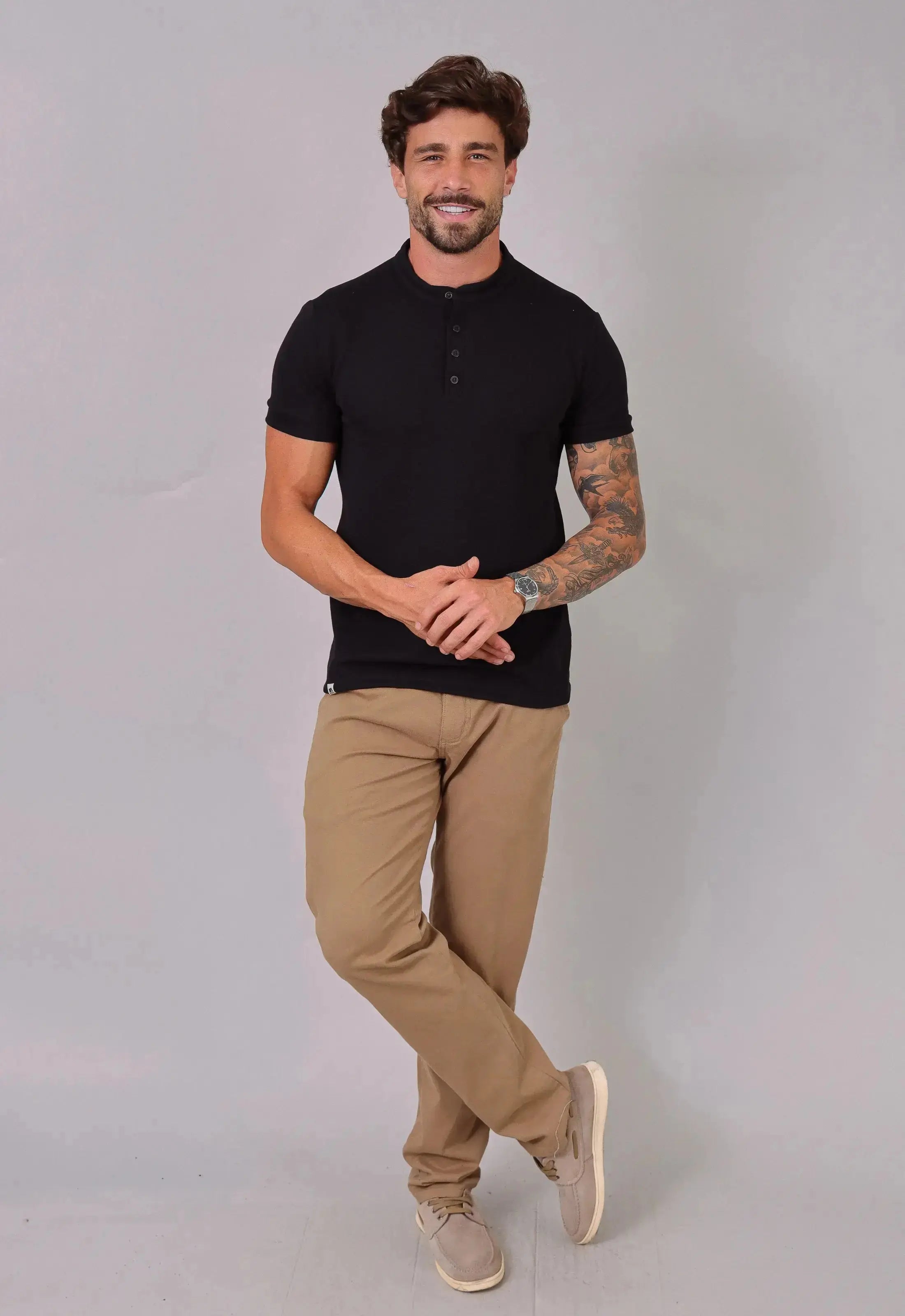 Camiseta Henley Slim Tricot com Elastano Masculina Preta – caimento slim que valoriza o corpo | CW Store