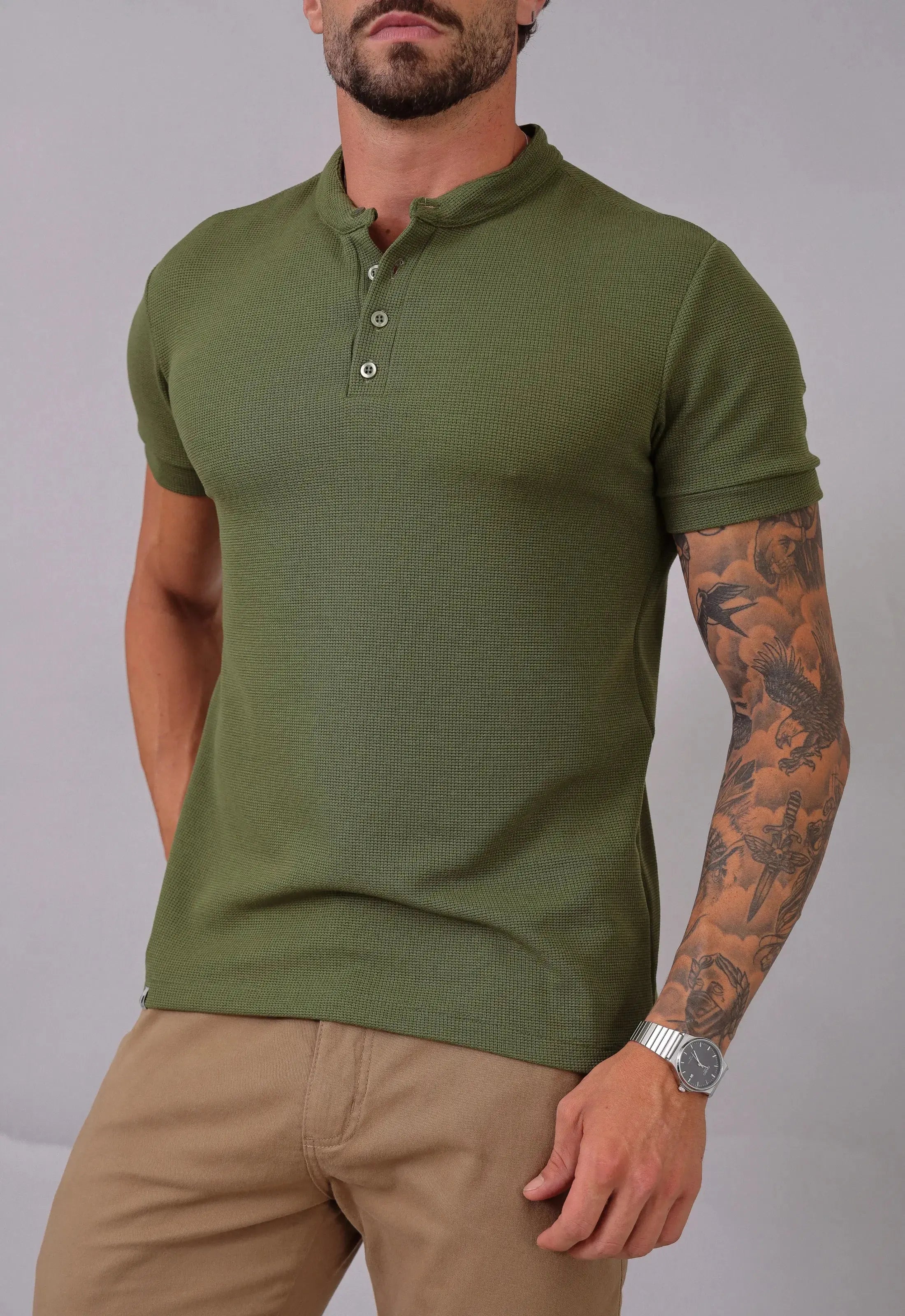 Camiseta Henley Slim Tricot com Elastano Masculina Verde – abertura frontal em botões | CW Store