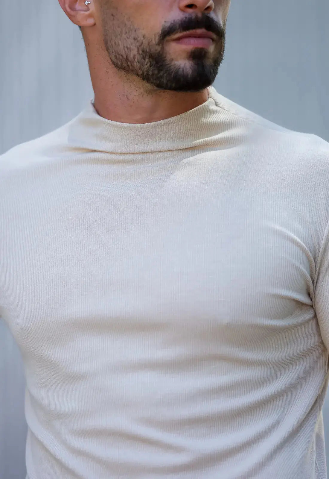 Camiseta Slim Manga Longa Gola Média Masculina Bege – versátil para diversos looks | CW Store