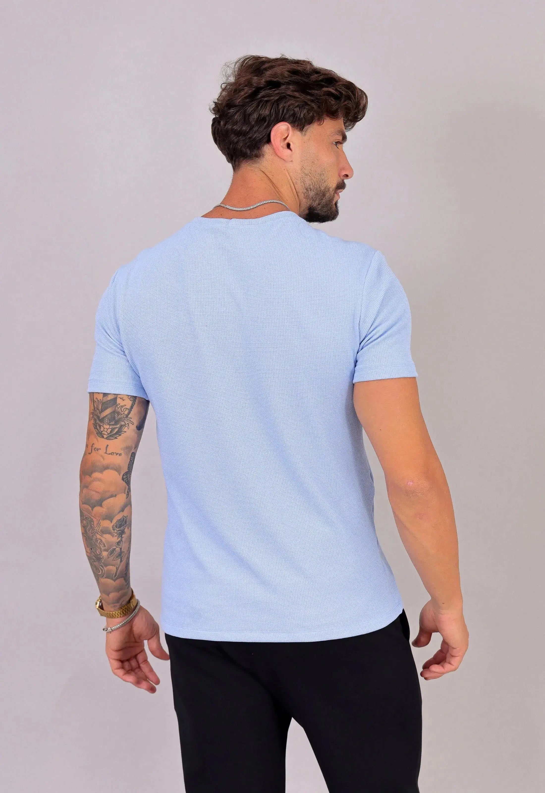 Camiseta Masculina Tricot Azul Claro – modelagem que valoriza o corpo | CW Store