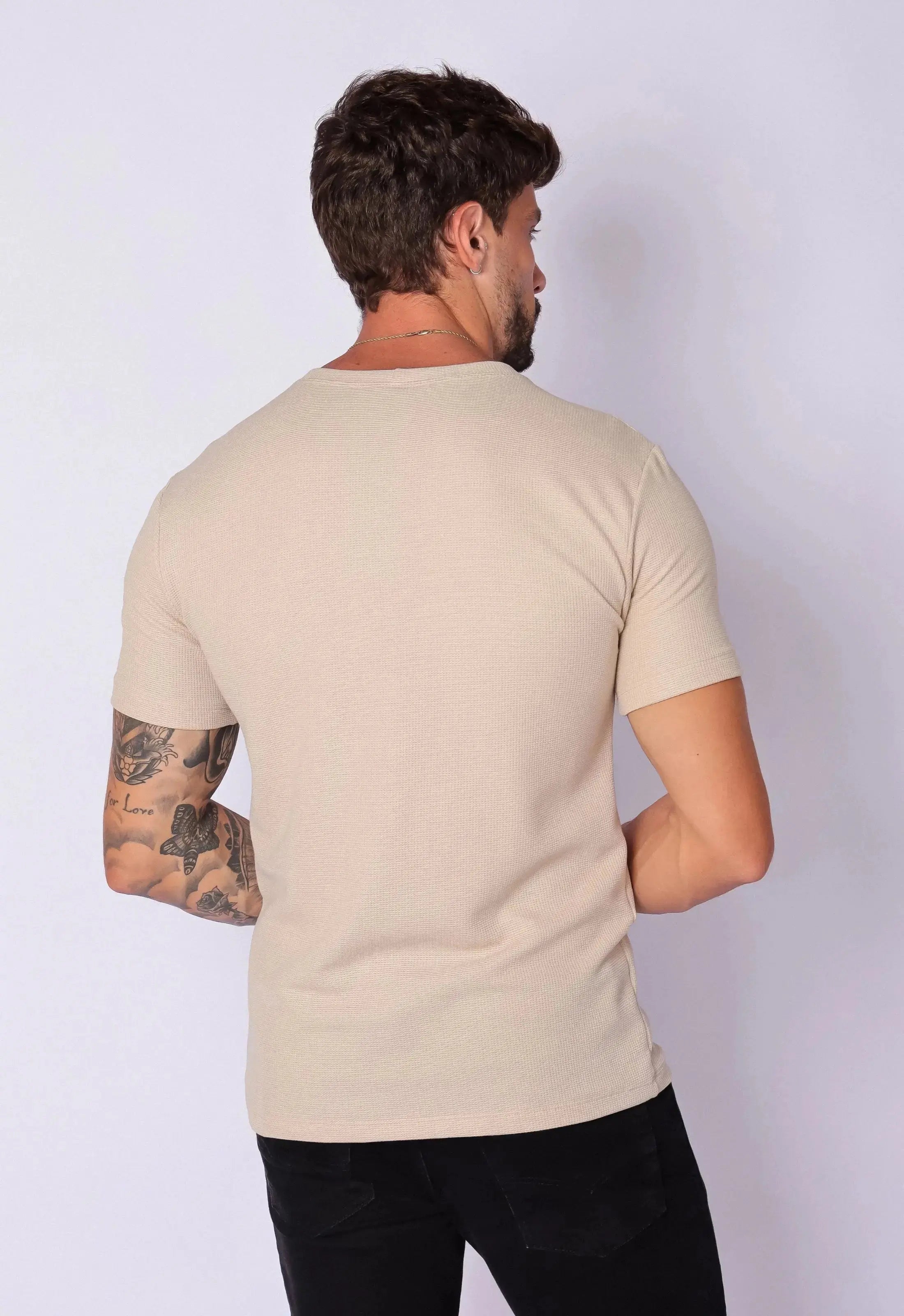 Camiseta Masculina Tricot Bege – modelagem que valoriza o corpo | CW Store