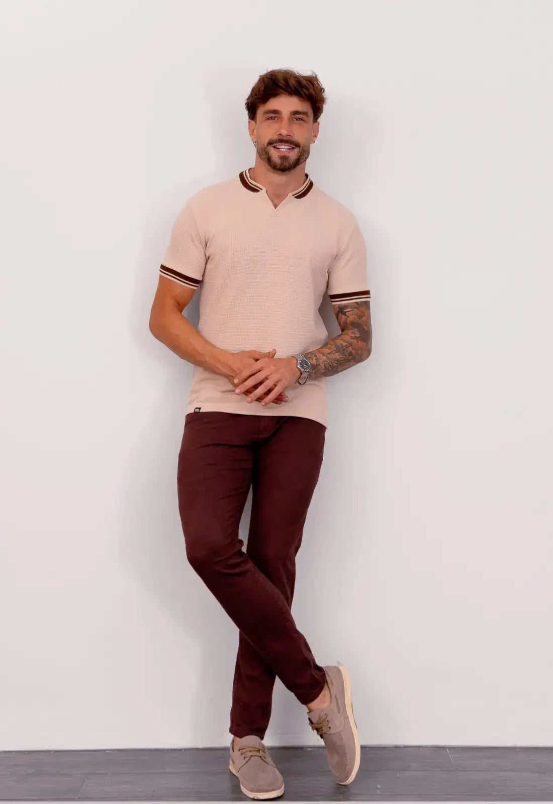 Camiseta Tricot Italiana Masculina Bege – modelagem que valoriza o corpo | CW Store