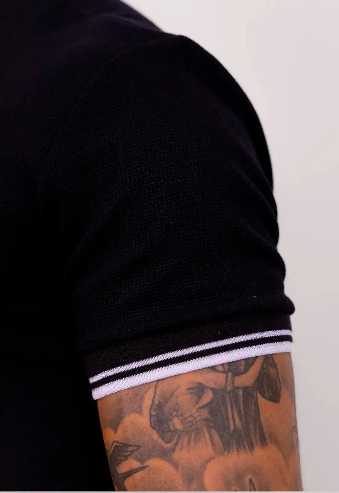 Camiseta Tricot Italiana Masculina Preta – modelagem que valoriza o corpo | CW Store