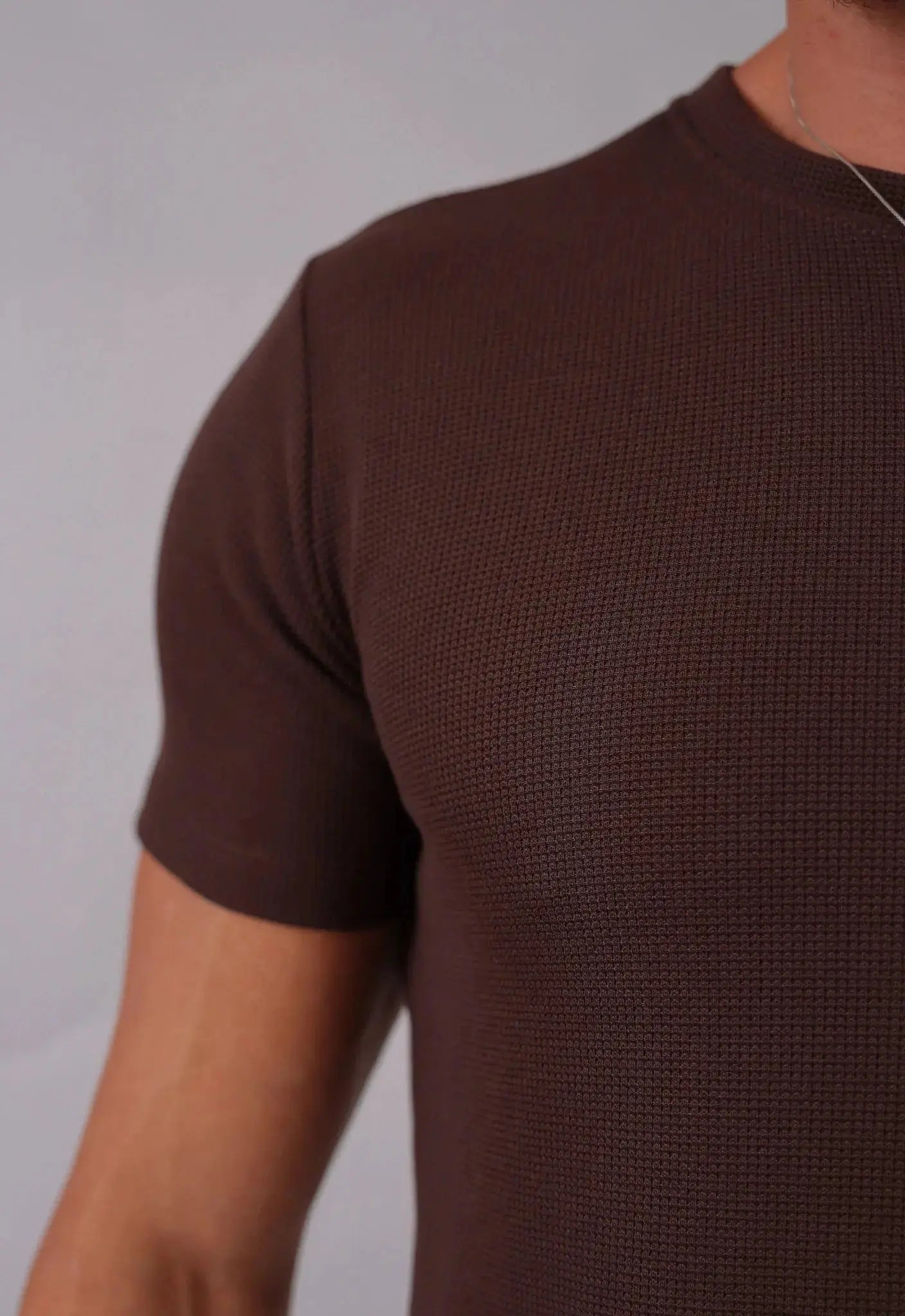 Camiseta Masculina Tricot Marrom Café – toque macio e caimento ajustado | CW Store