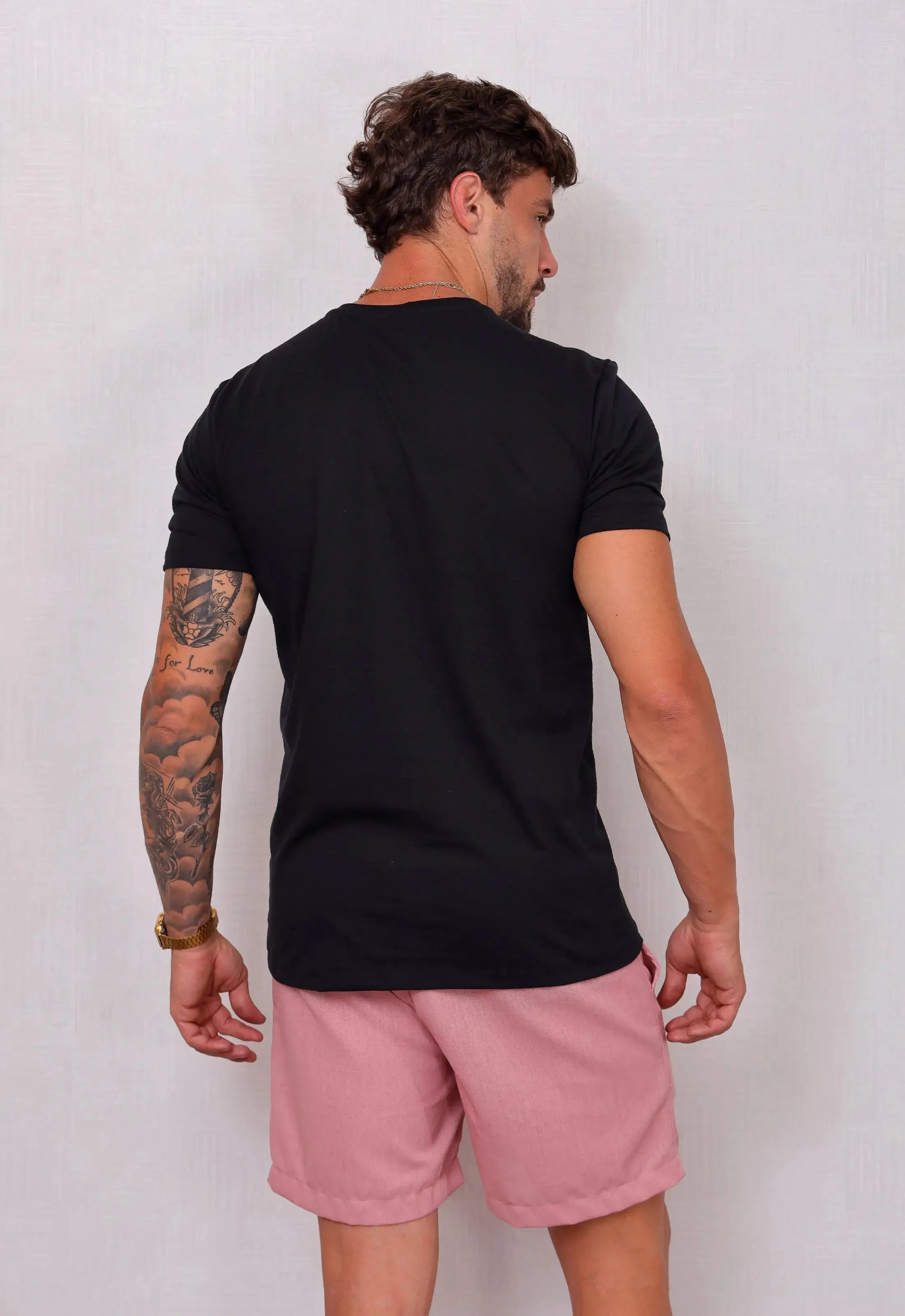 Camiseta Masculina Tricot Ponto Fino Preta – modelagem que valoriza o corpo | CW Store