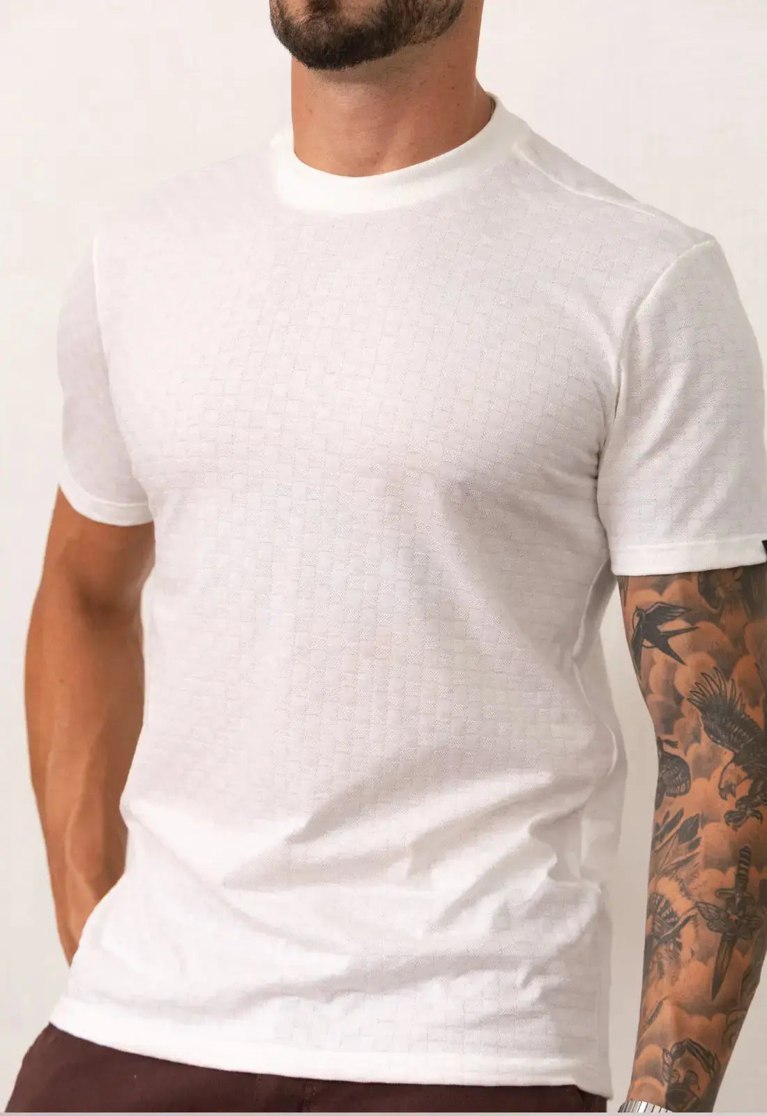 Camiseta Masculina Tricot Xadrez Branca – modelagem que valoriza o corpo | CW Store