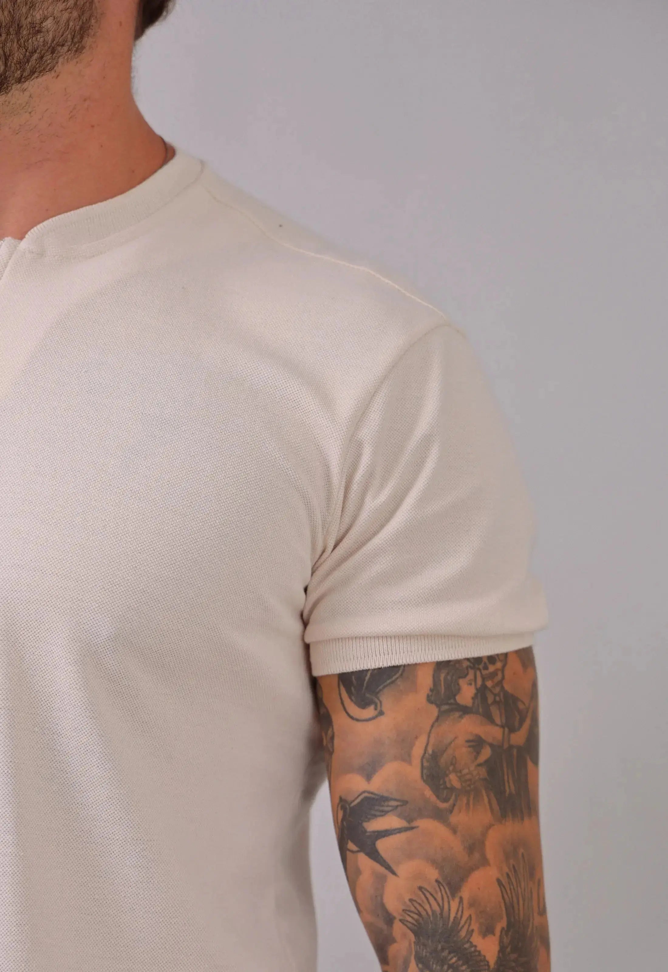 Camiseta com Zíper Masculina Bege – versátil para o dia a dia | CW Store
