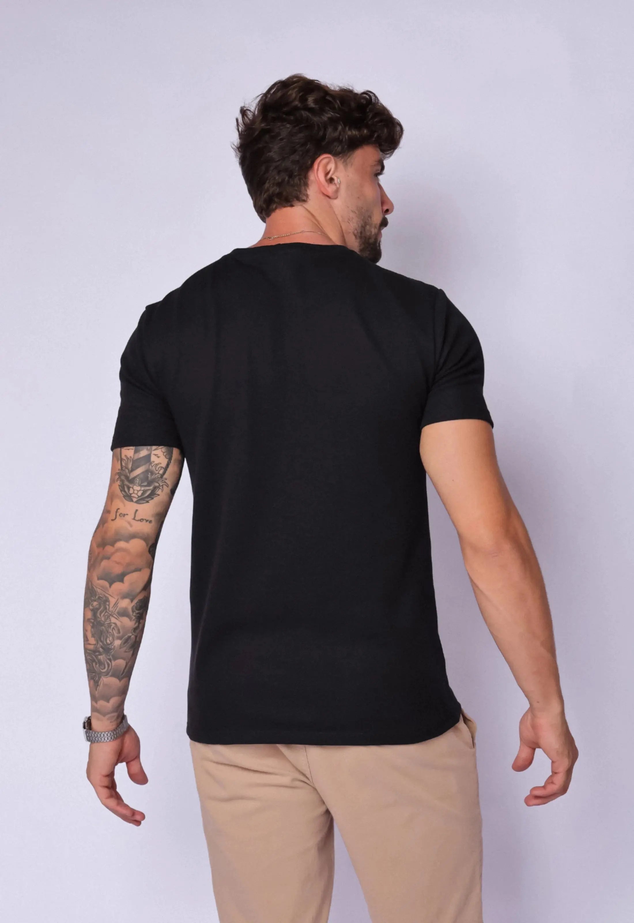 Camiseta Masculina Tricot Preta – modelagem que valoriza o corpo | CW Store